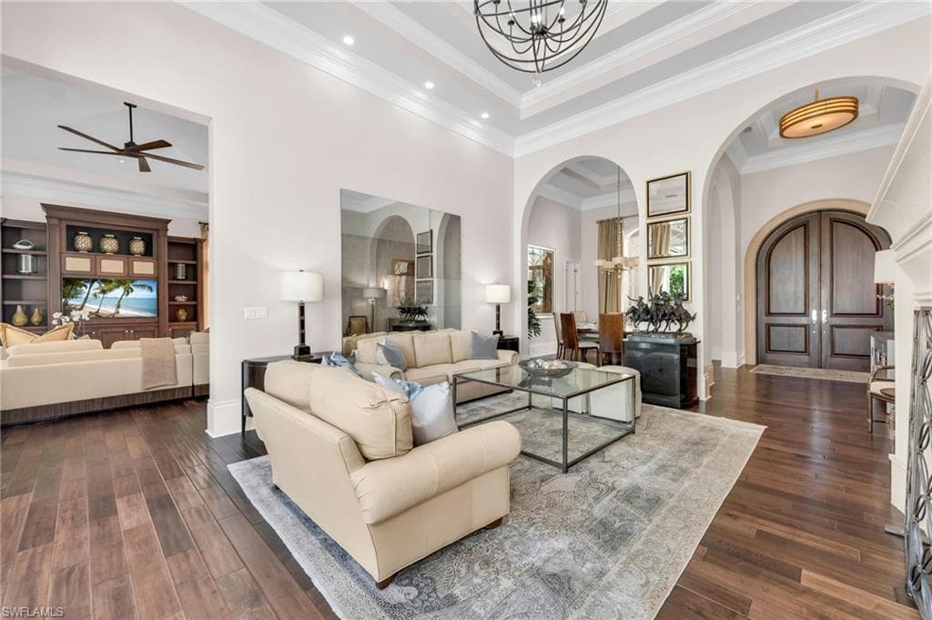 2079 Torino Way, Naples, FL 34105-4