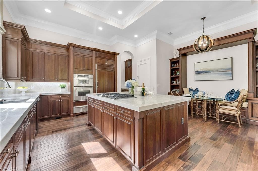 2079 Torino Way, Naples, FL 34105-7