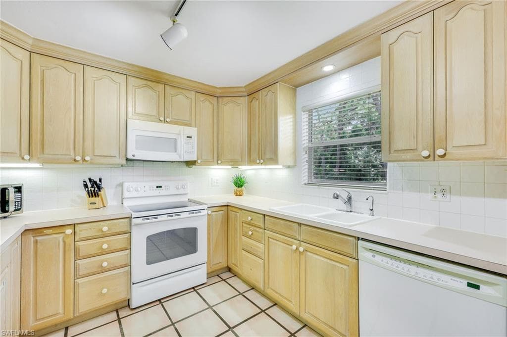 131 Cajeput Dr, Naples, FL 34108-10