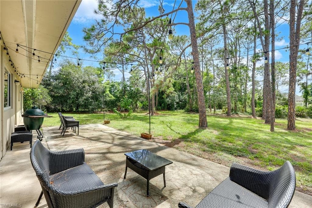 131 Cajeput Dr, Naples, FL 34108-21