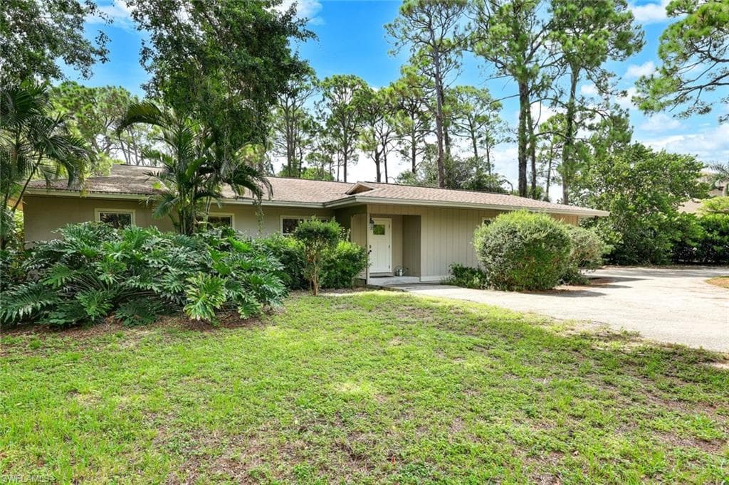 131 Cajeput Dr, Naples, FL 34108-3