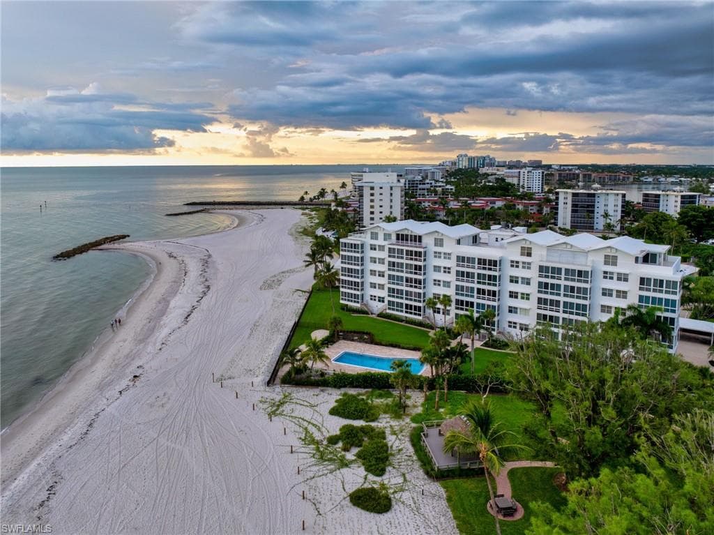 2121 Gulf Shore Blvd N 305, Naples, FL 34102-10