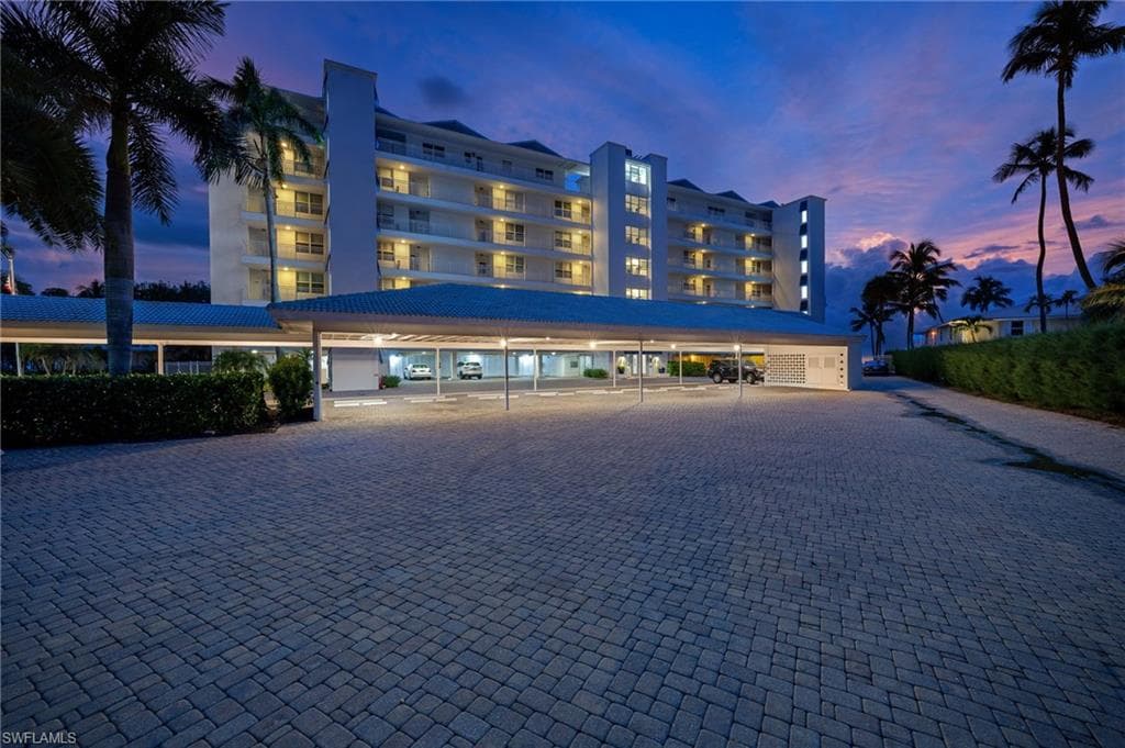 2121 Gulf Shore Blvd N 305, Naples, FL 34102-12