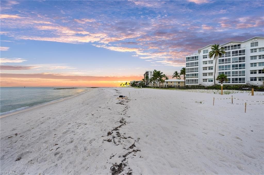 2121 Gulf Shore Blvd N 305, Naples, FL 34102-13