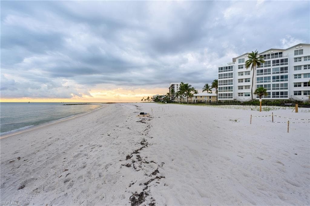 2121 Gulf Shore Blvd N 305, Naples, FL 34102-24