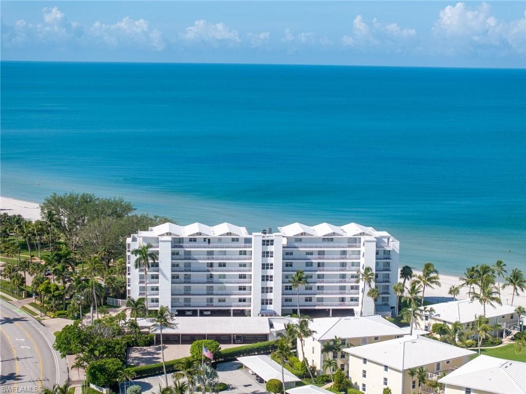 2121 Gulf Shore Blvd N 305, Naples, FL 34102-1