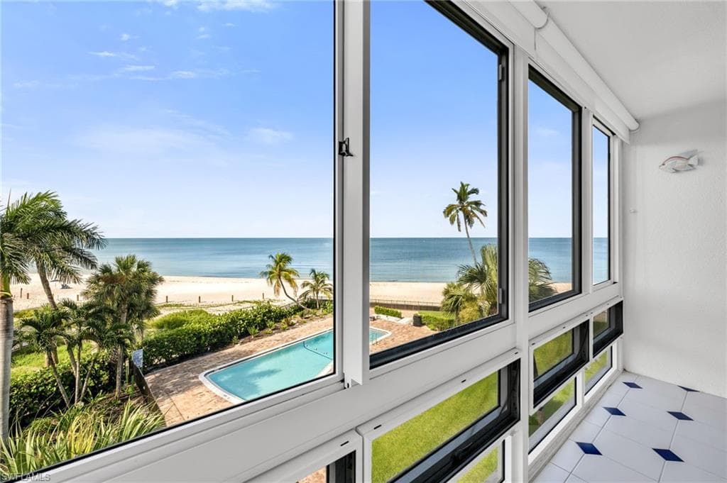 2121 Gulf Shore Blvd N 305, Naples, FL 34102-2