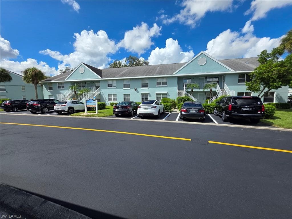 137 Wading Bird Cir F103, Naples, FL 34110-1
