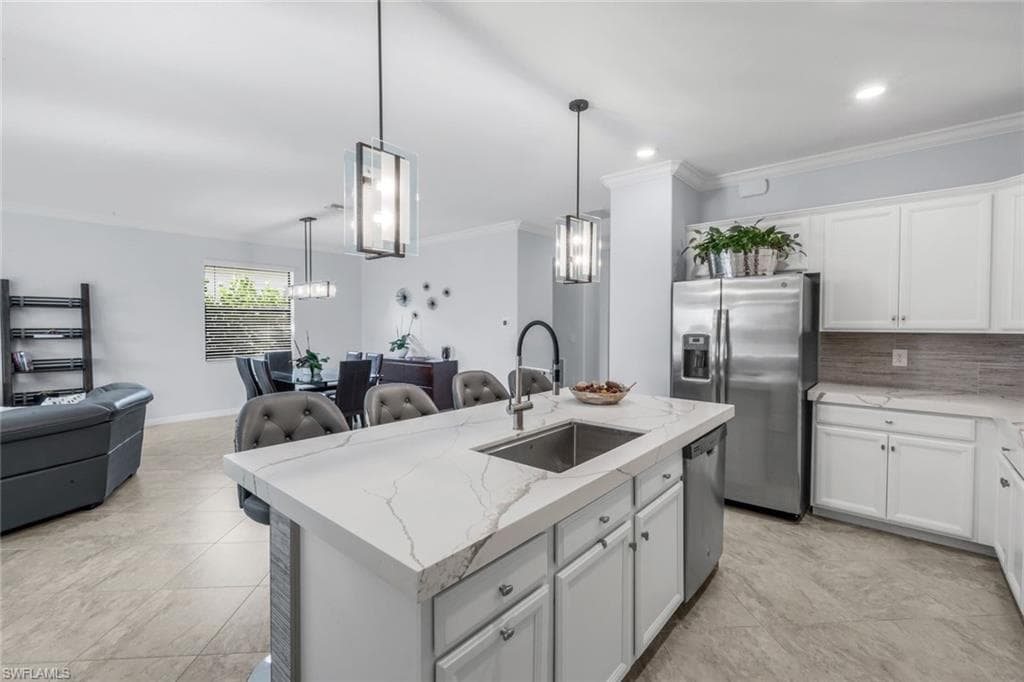 9445 Glenforest Dr, Naples, FL 34120-8