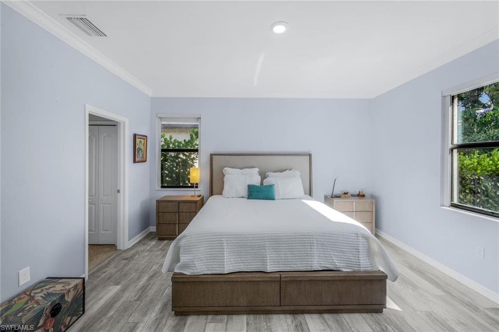 9445 Glenforest Dr, Naples, FL 34120-16