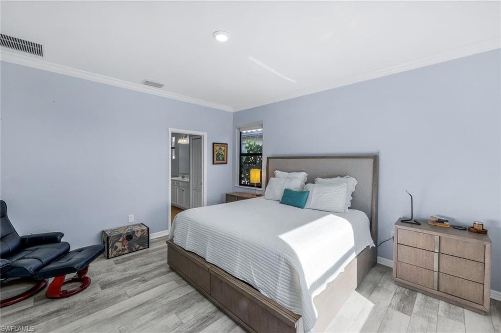 9445 Glenforest Dr, Naples, FL 34120-17