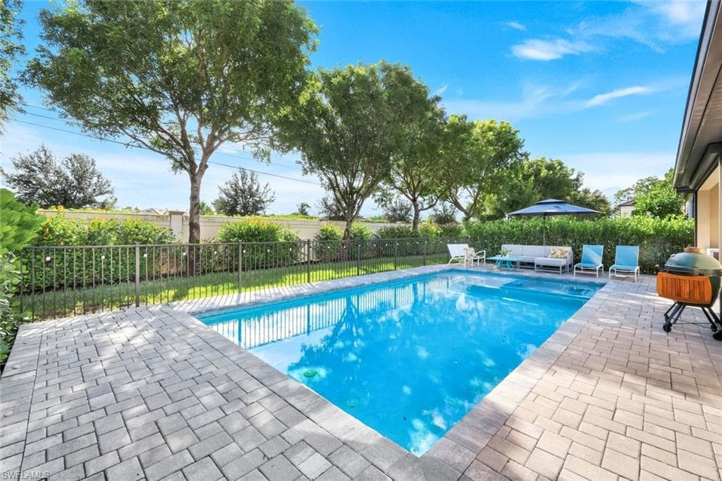 9445 Glenforest Dr, Naples, FL 34120-19