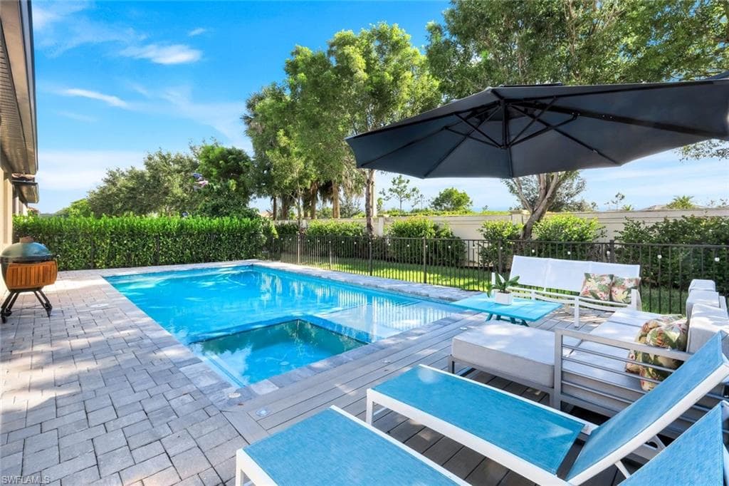 9445 Glenforest Dr, Naples, FL 34120-22