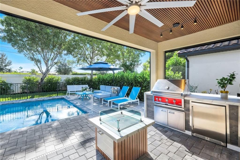 9445 Glenforest Dr, Naples, FL 34120-25