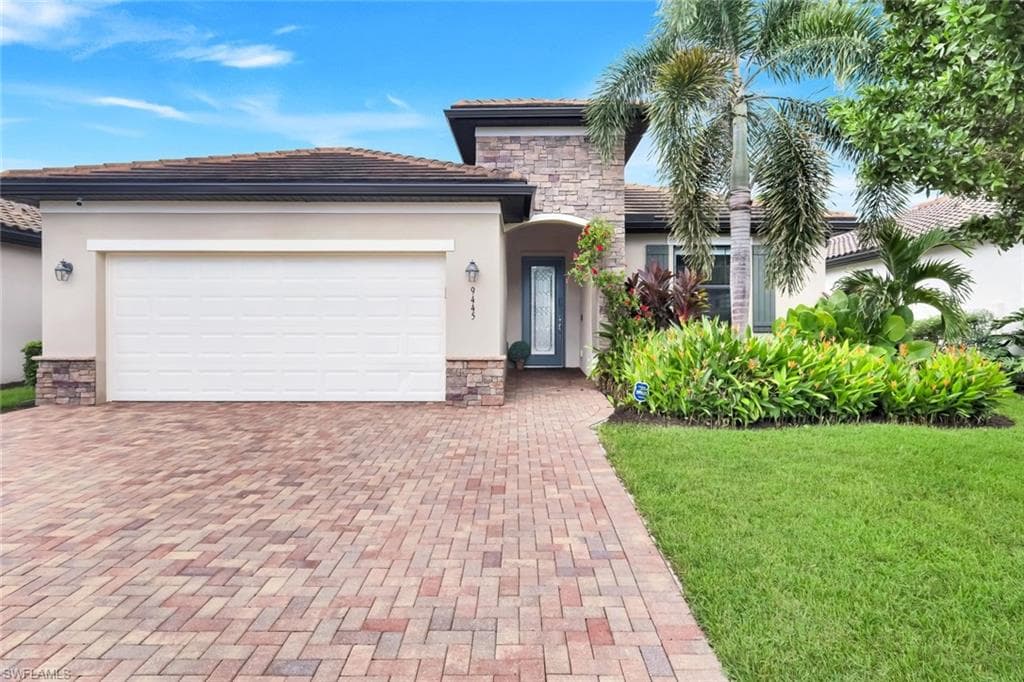 9445 Glenforest Dr, Naples, FL 34120-1