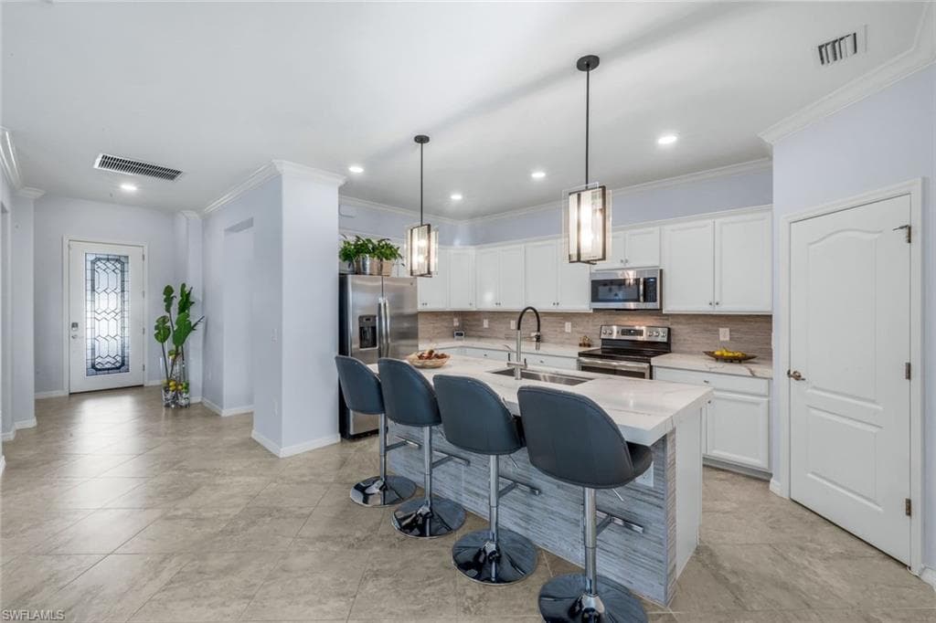 9445 Glenforest Dr, Naples, FL 34120-3