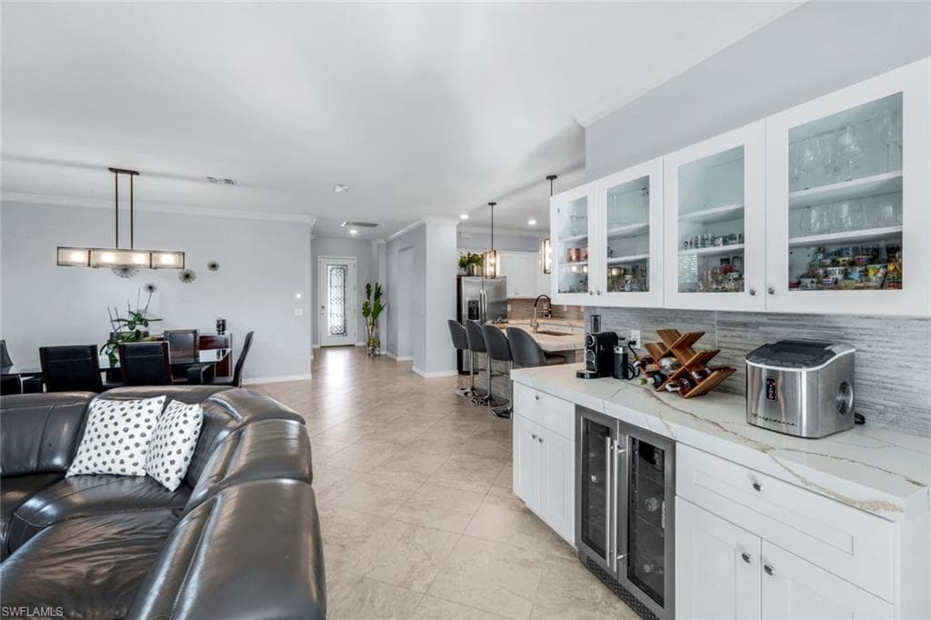 9445 Glenforest Dr, Naples, FL 34120-4