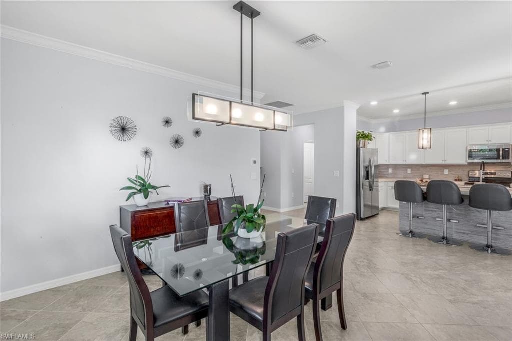 9445 Glenforest Dr, Naples, FL 34120-6