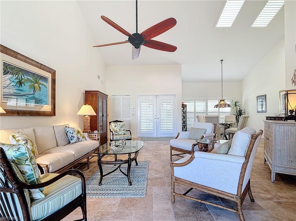 1659 Sandpiper St E, Naples, FL 34102-10