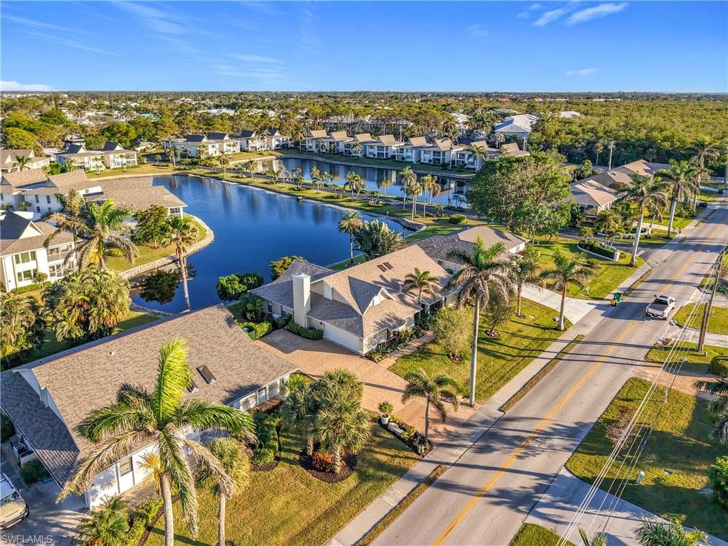 1659 Sandpiper St E, Naples, FL 34102-48