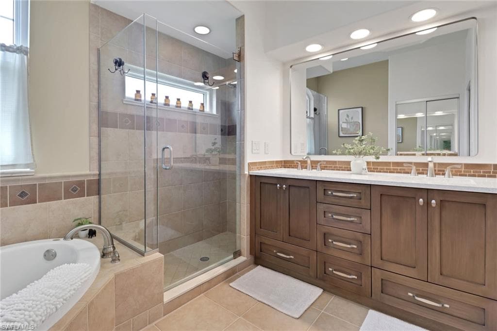 8106 Tauren Ct, Naples, FL 34119-17