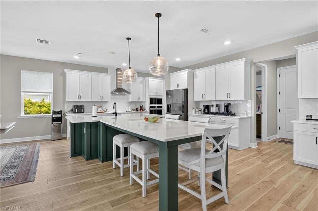 2082 Grove Dr, Naples, FL 34120-10