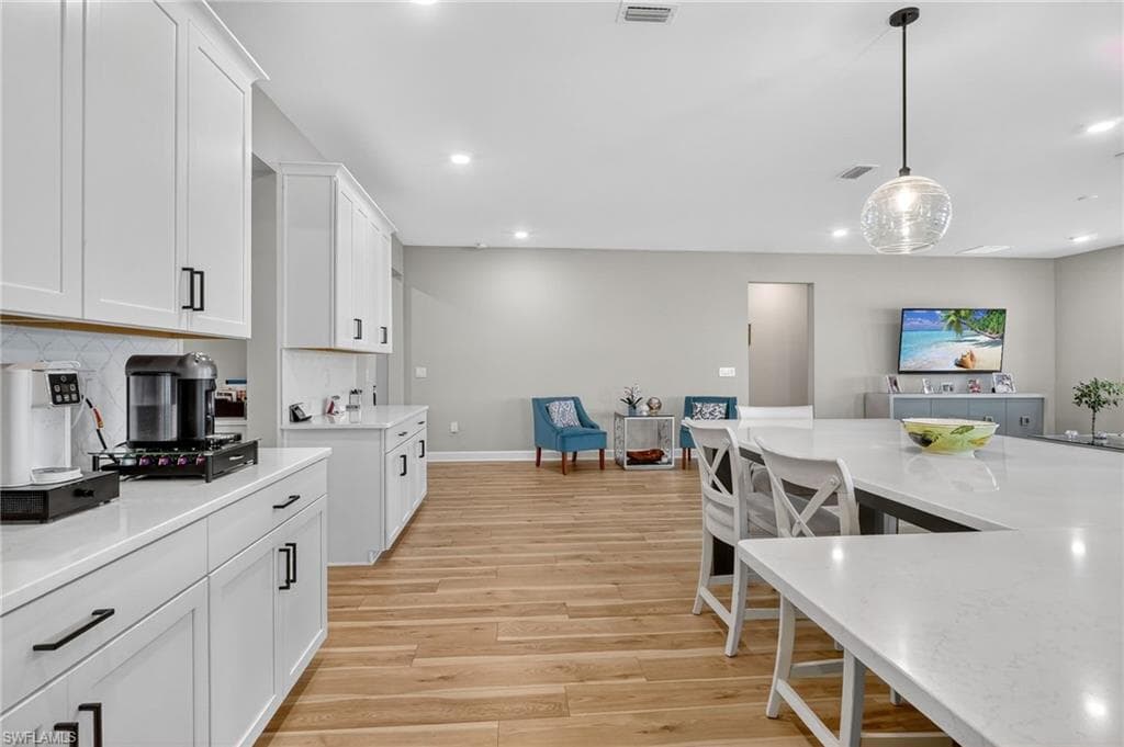 2082 Grove Dr, Naples, FL 34120-15