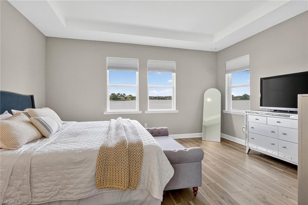 2082 Grove Dr, Naples, FL 34120-20