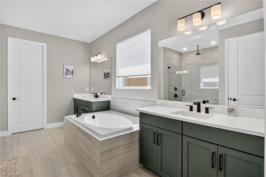 2082 Grove Dr, Naples, FL 34120-21