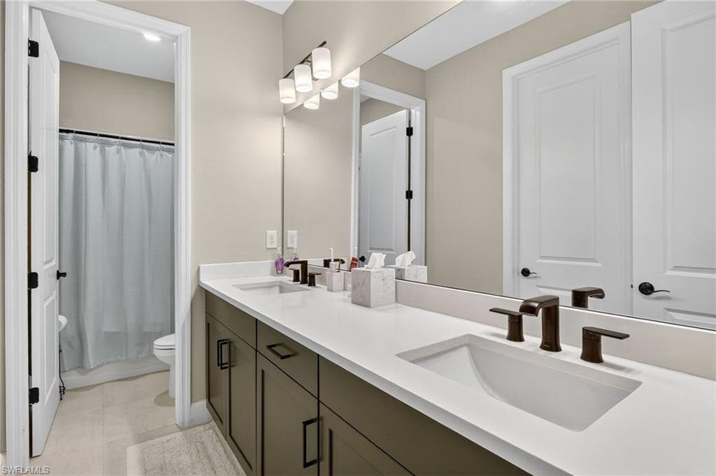 2082 Grove Dr, Naples, FL 34120-28