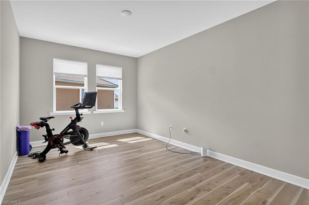 2082 Grove Dr, Naples, FL 34120-29