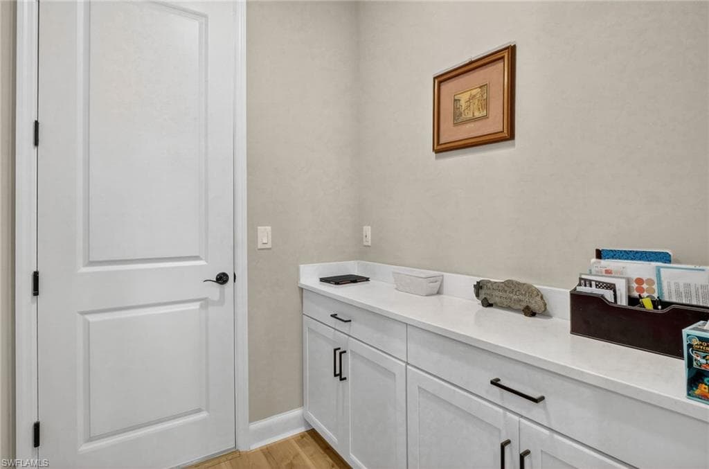 2082 Grove Dr, Naples, FL 34120-32