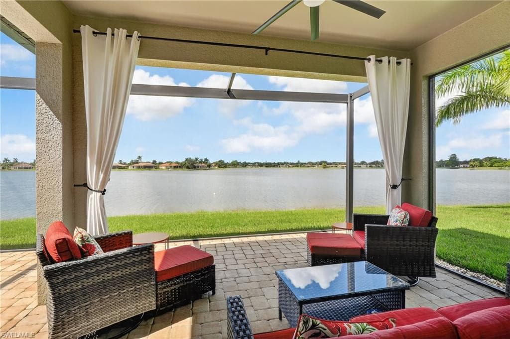 2082 Grove Dr, Naples, FL 34120-34