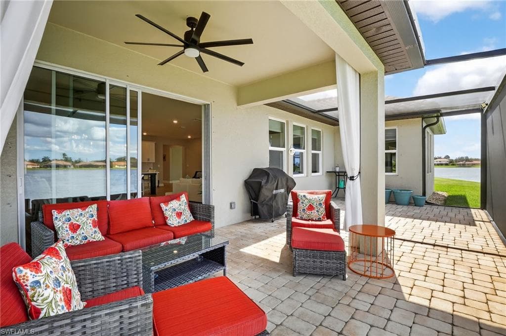 2082 Grove Dr, Naples, FL 34120-36