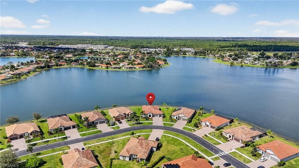 2082 Grove Dr, Naples, FL 34120-42