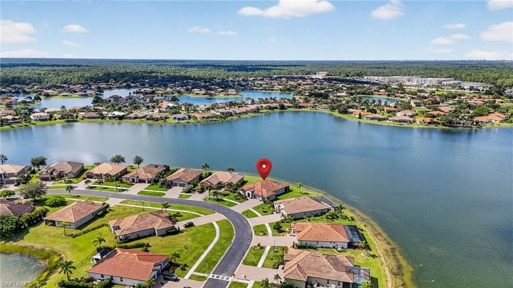 2082 Grove Dr, Naples, FL 34120-43