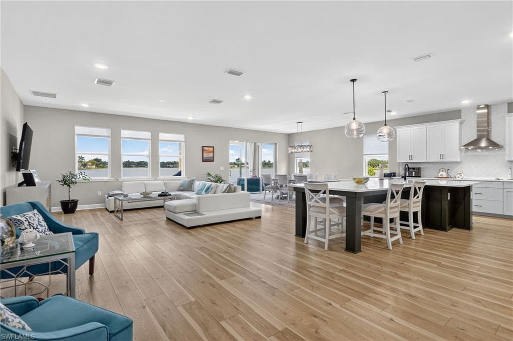 2082 Grove Dr, Naples, FL 34120-4