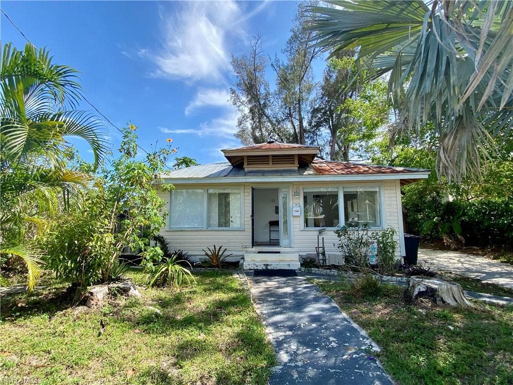 1262 5th Ave N, Naples, FL 34102-1