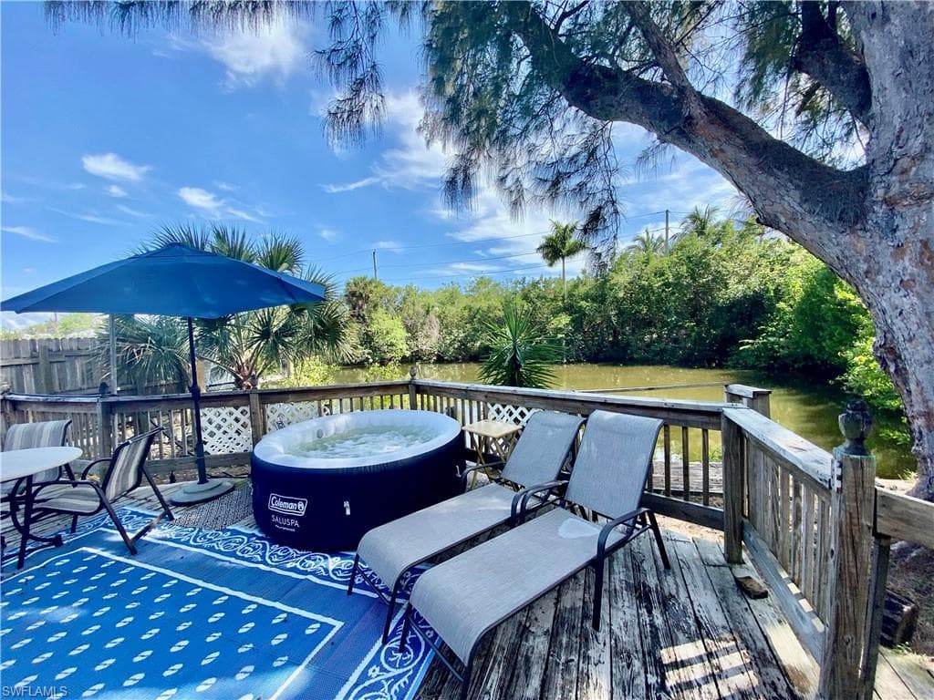 1262 5th Ave N, Naples, FL 34102-3