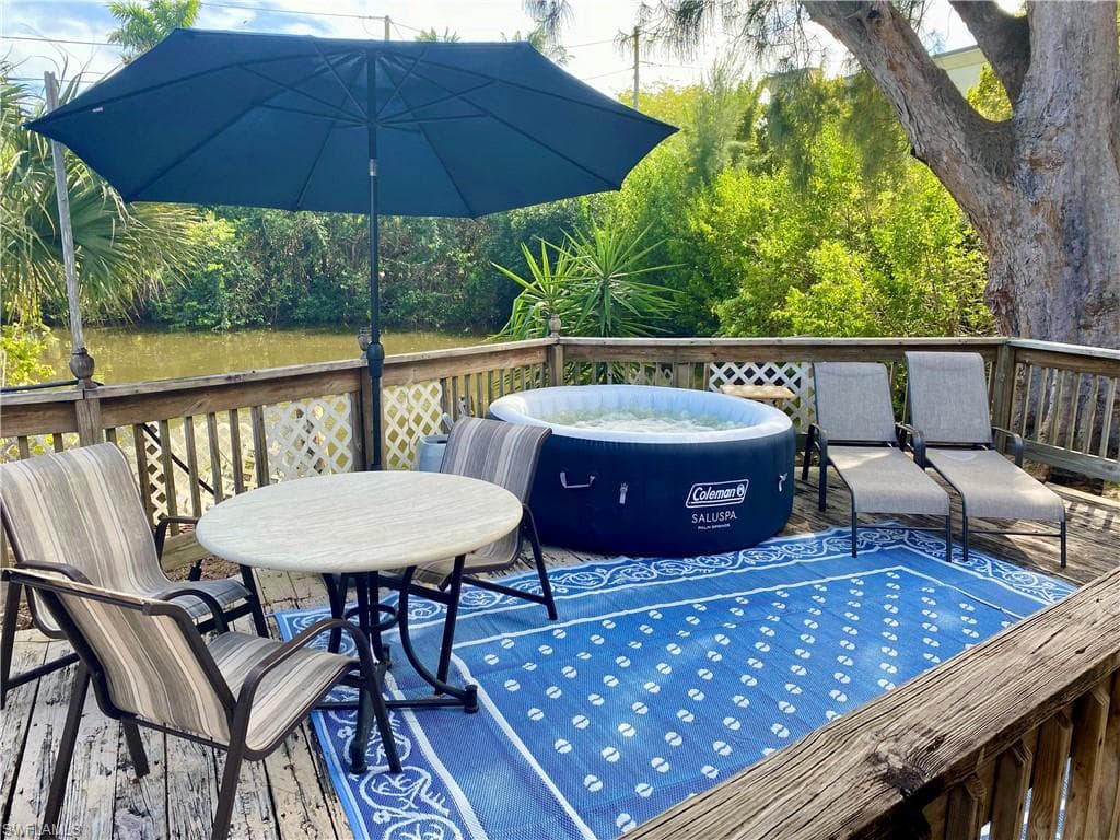 1262 5th Ave N, Naples, FL 34102-4