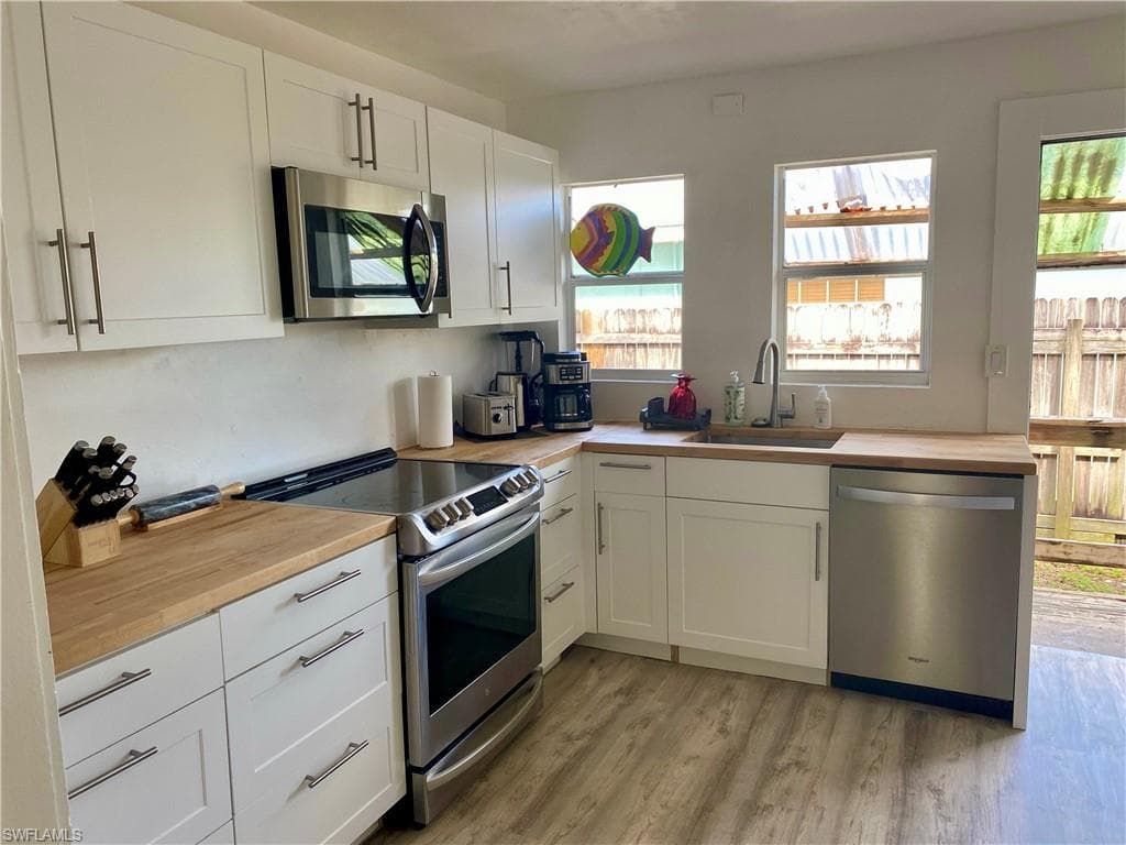 1262 5th Ave N, Naples, FL 34102-6