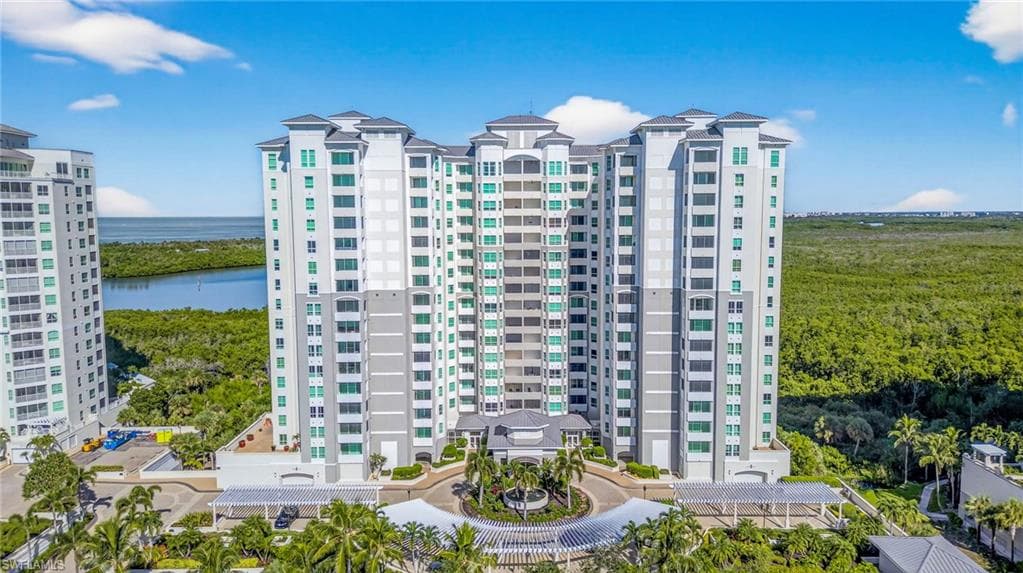 285 Grande Way 705, Naples, FL 34110-1