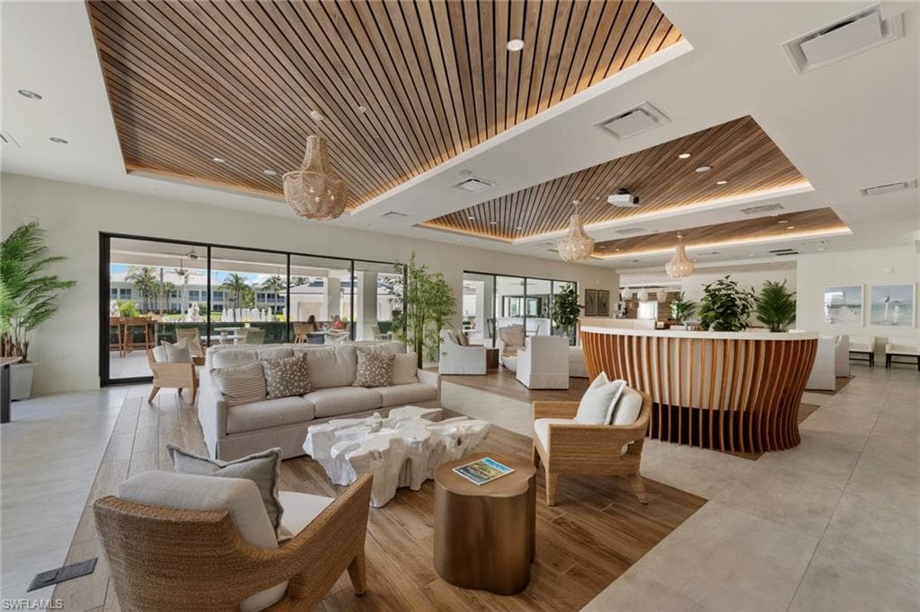 285 Grande Way 705, Naples, FL 34110-32