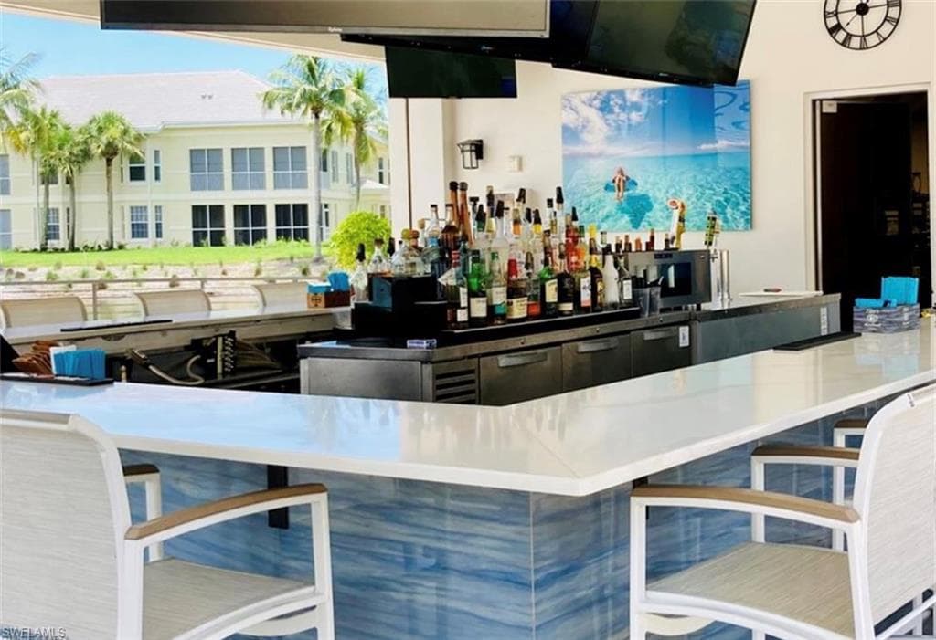 285 Grande Way 705, Naples, FL 34110-38