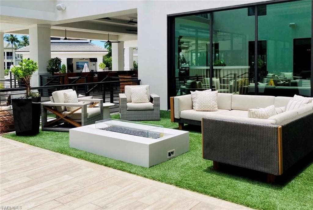 285 Grande Way 705, Naples, FL 34110-39