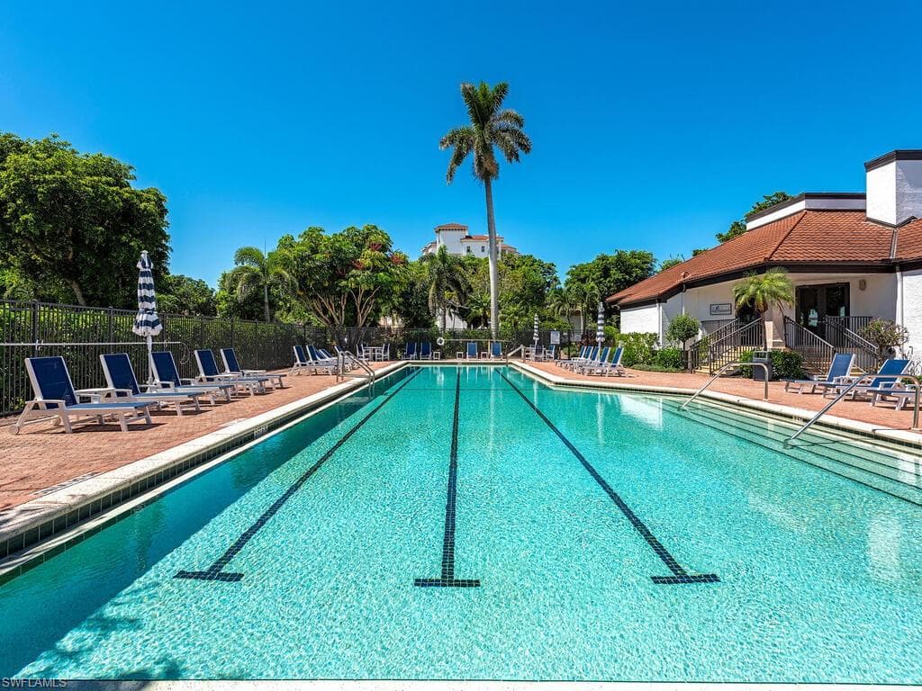 421 La Peninsula Blvd 421, Naples, FL 34113-12