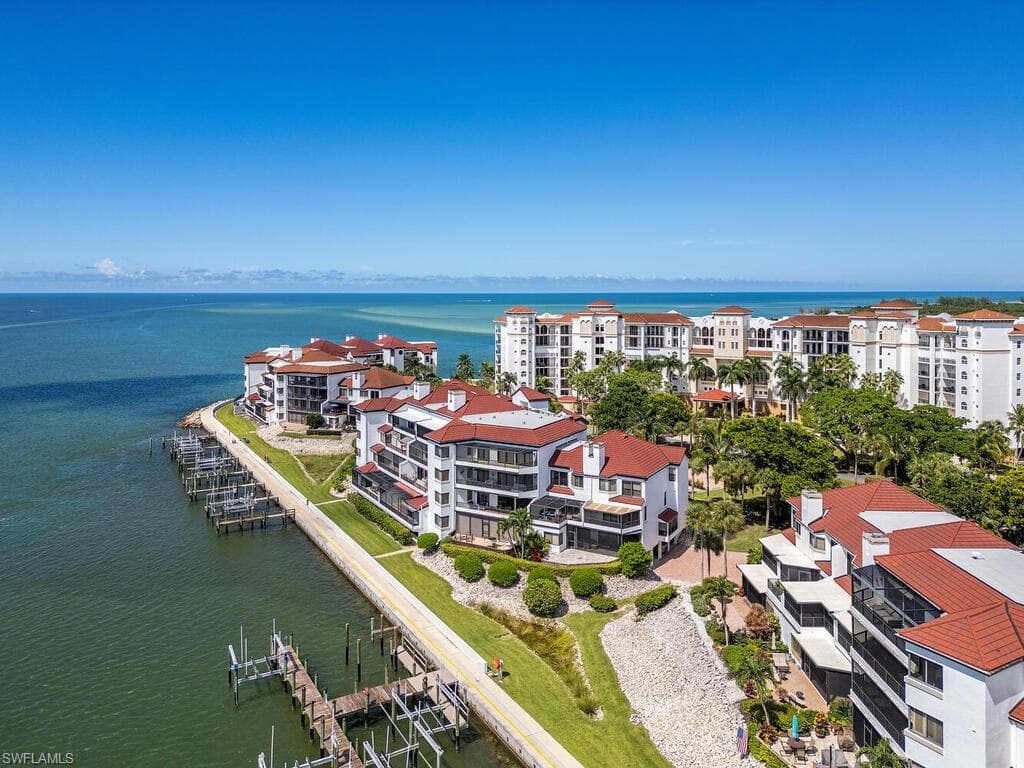 421 La Peninsula Blvd 421, Naples, FL 34113-14