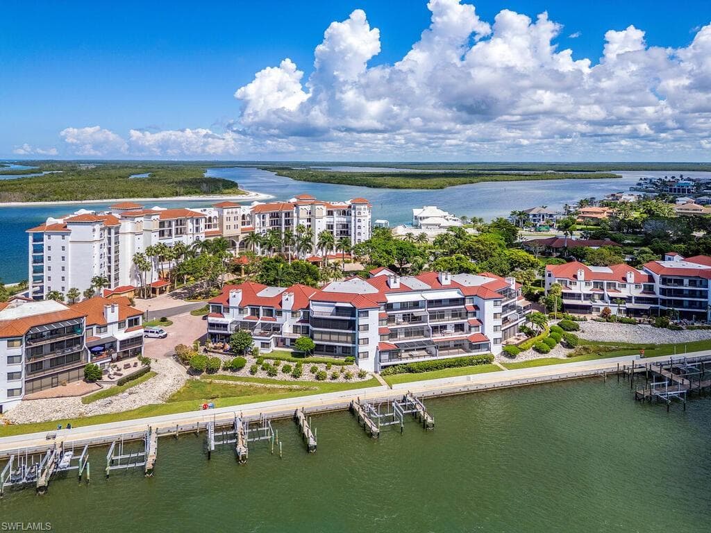 421 La Peninsula Blvd 421, Naples, FL 34113-15