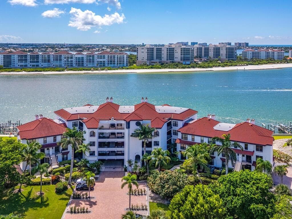 421 La Peninsula Blvd 421, Naples, FL 34113-1