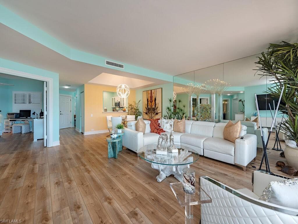 421 La Peninsula Blvd 421, Naples, FL 34113-4